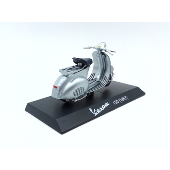 Skuter Vespa 150 1957 silver - skala 1:18 - Centauria